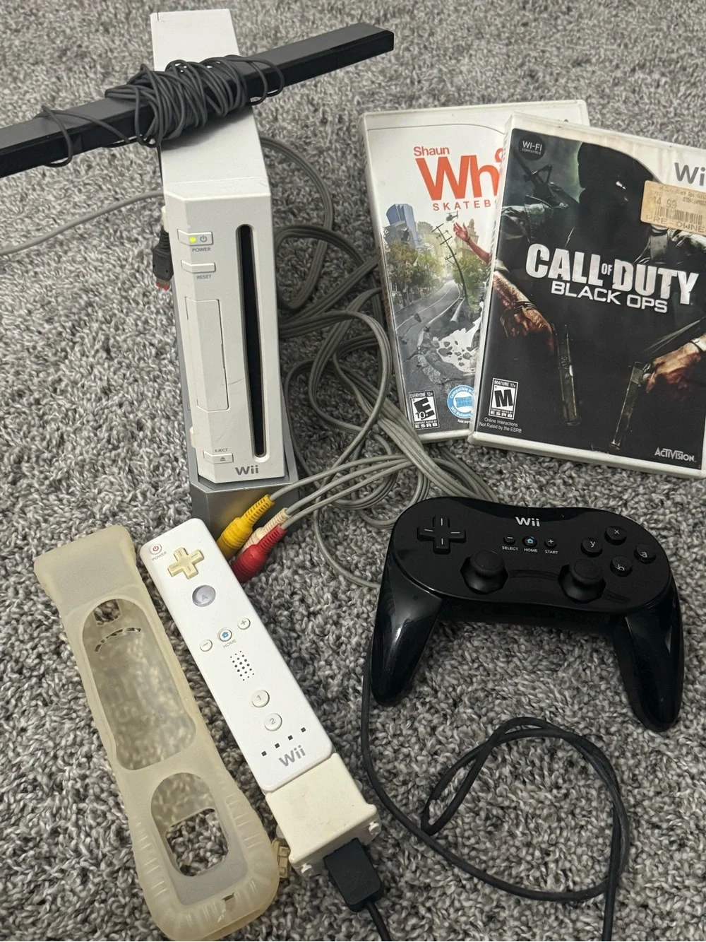 Nintendo White Wii Console Bundle with Black Pro Controller